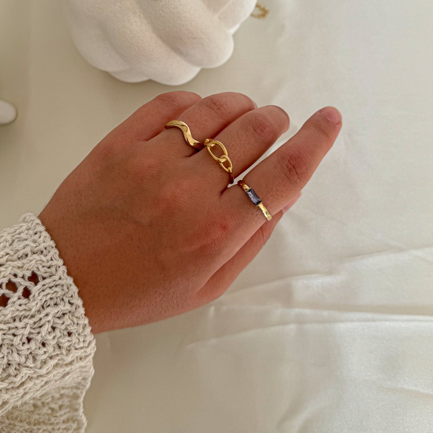 Bague fine en pierre violette