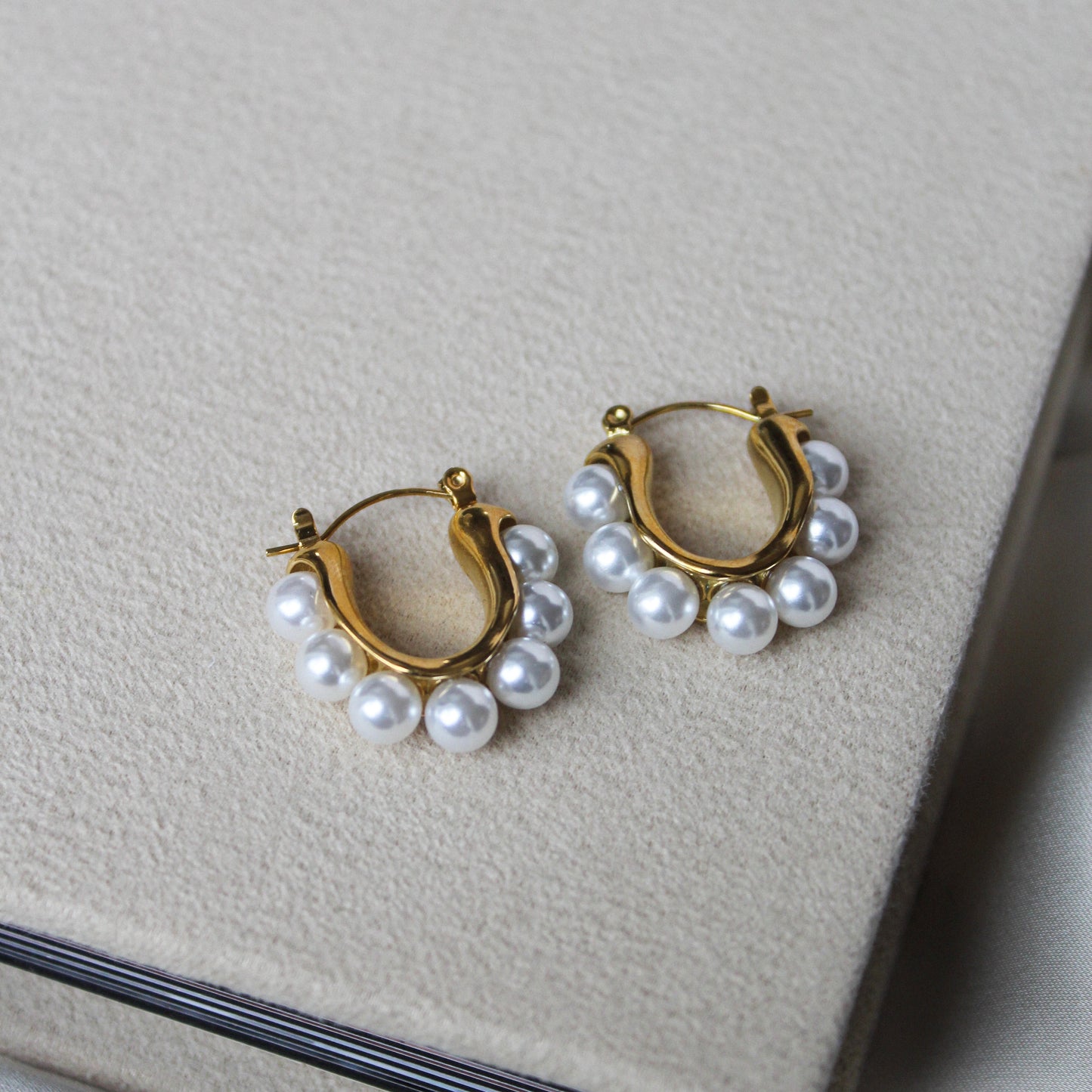Midi Mara Pearl Hoops