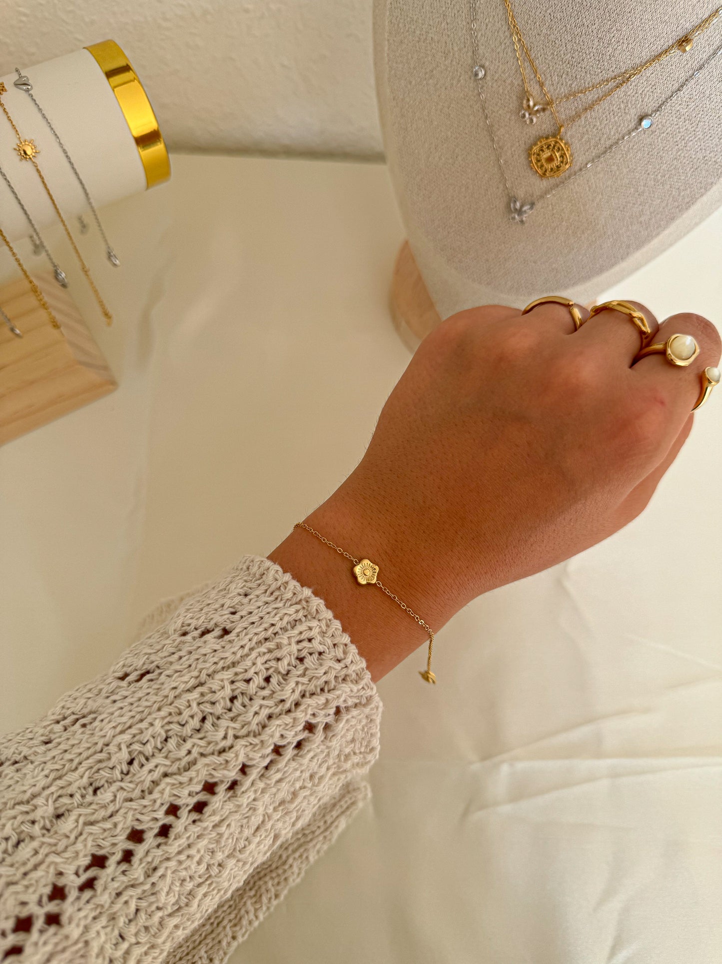 Single Flower Armband Gold