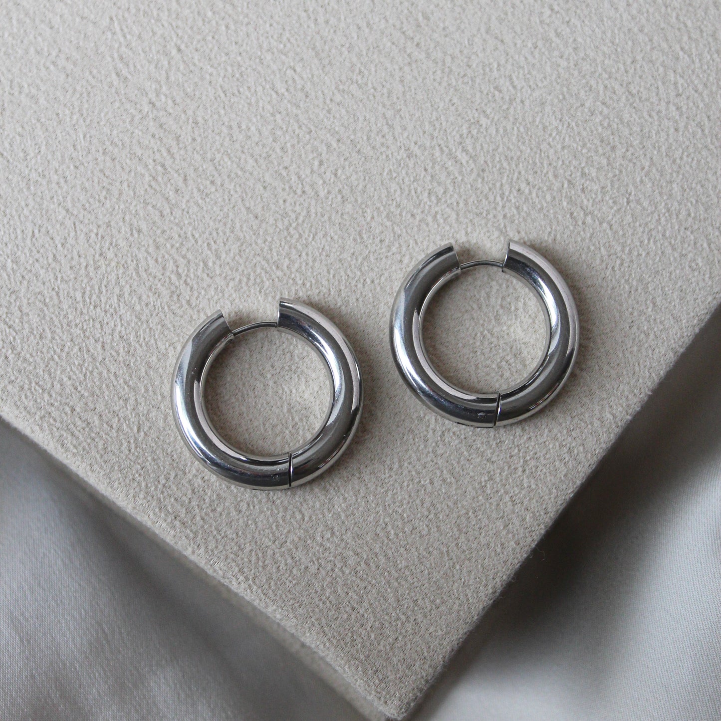 Big Bold Hoops 25