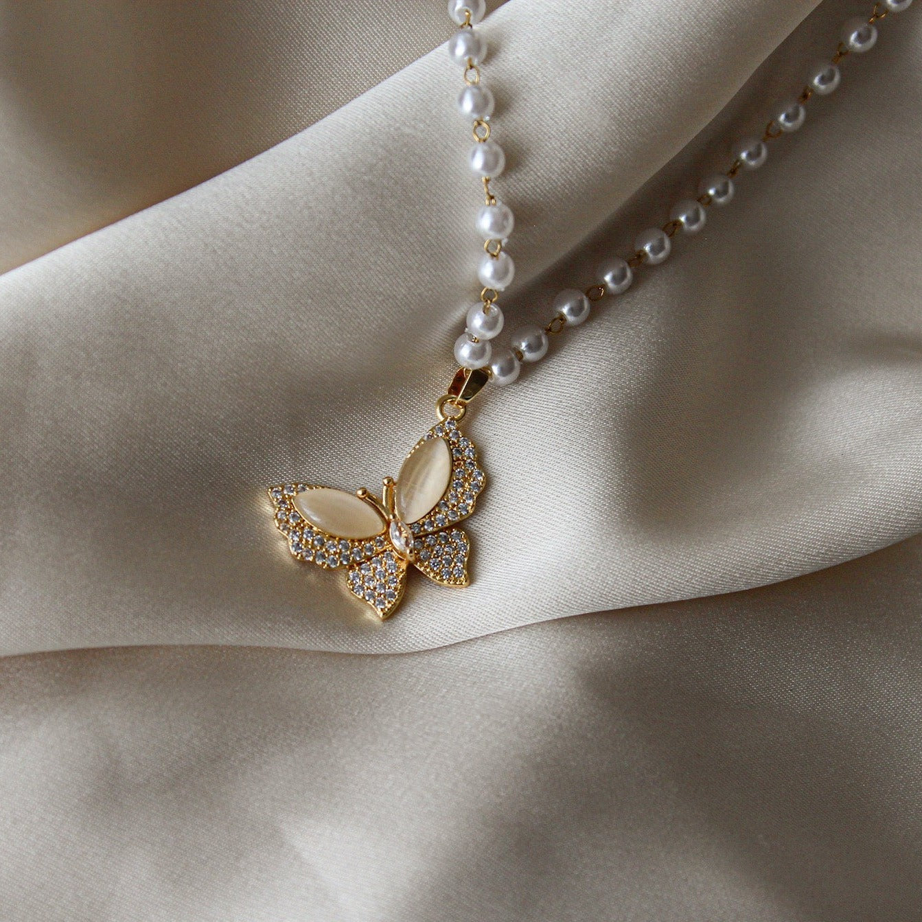Pearl Butterfly Kette