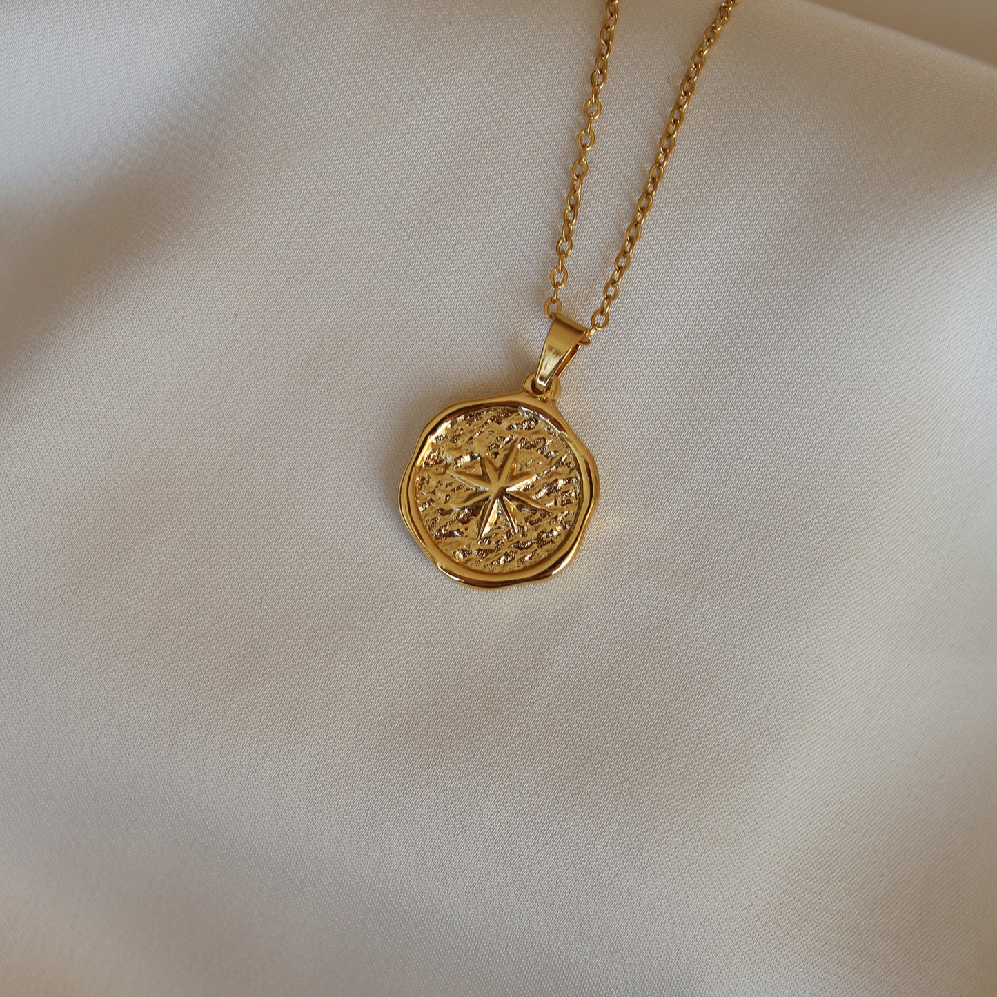 Collier amulette étoile