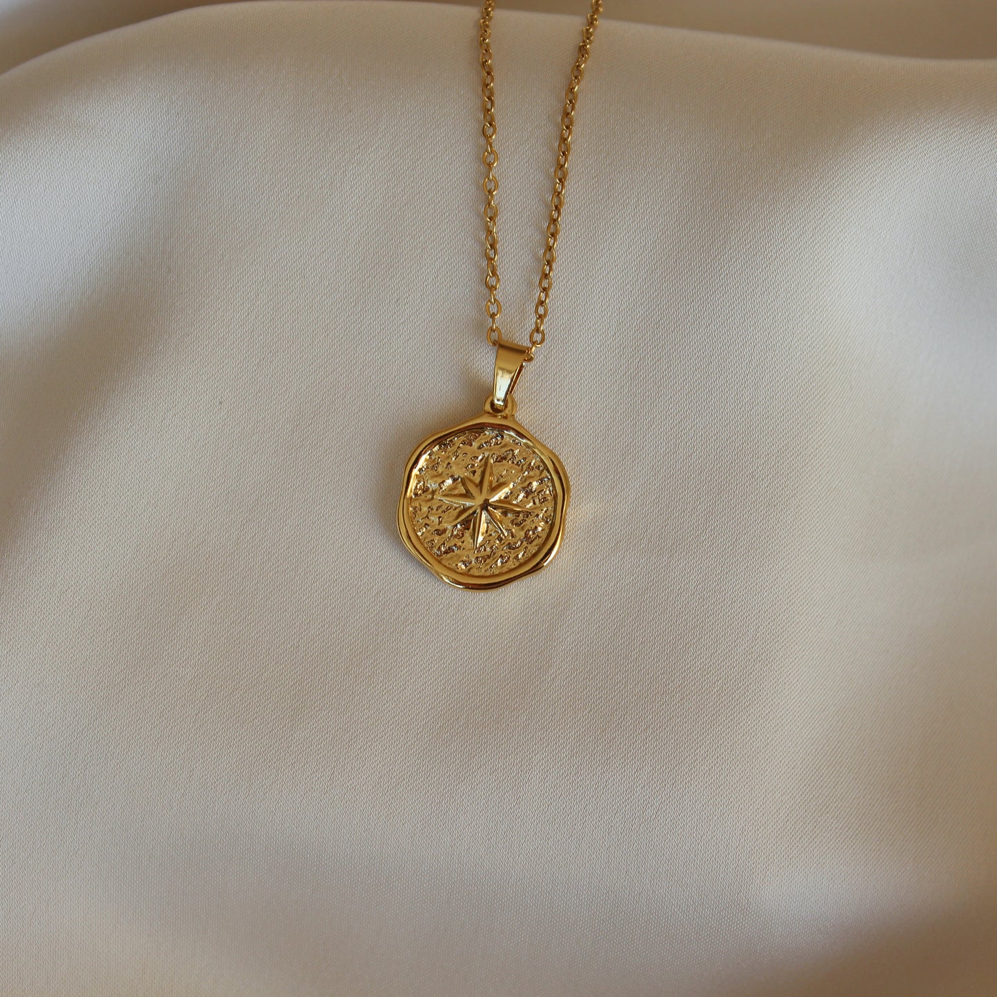 Collier amulette étoile