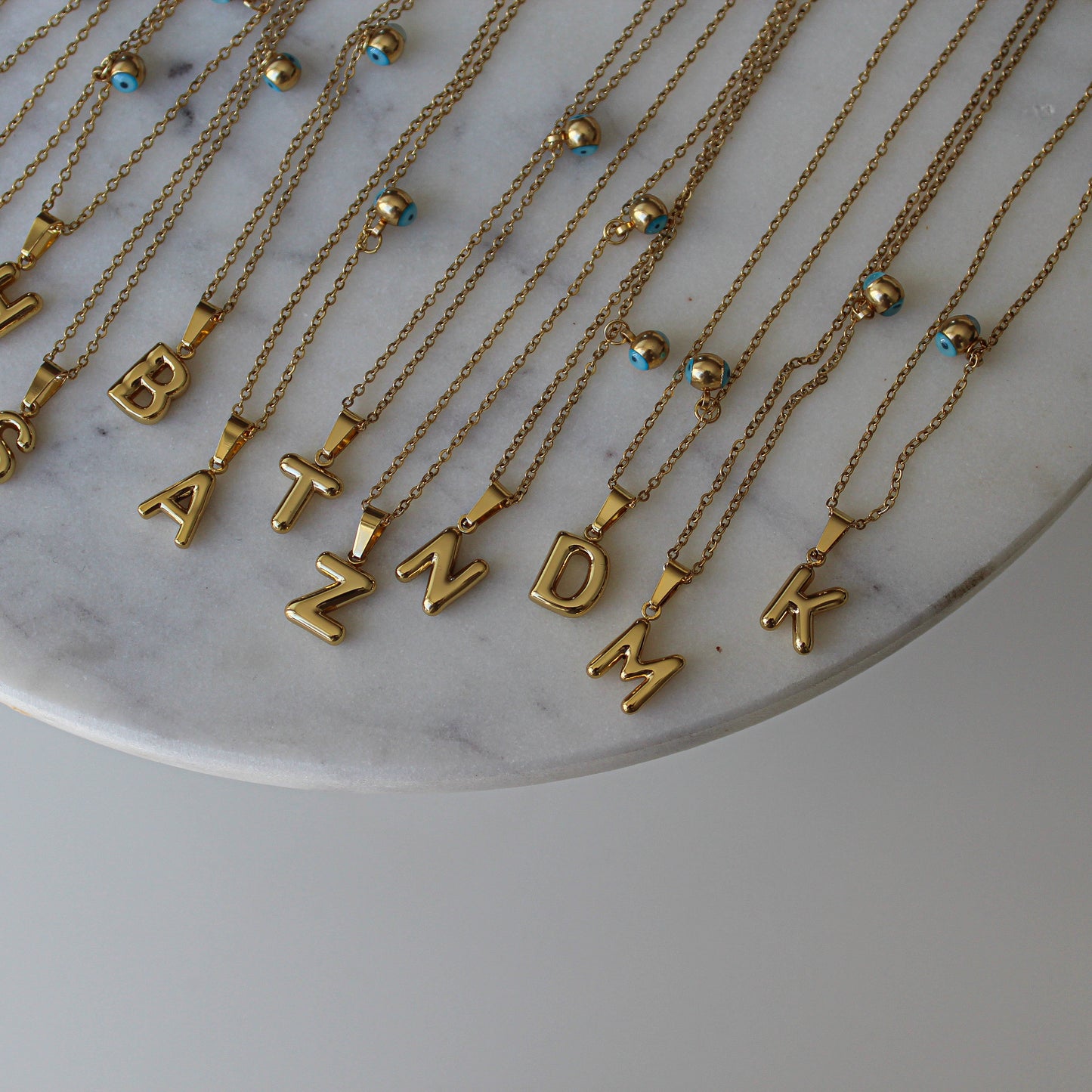 Collier lettre classique
