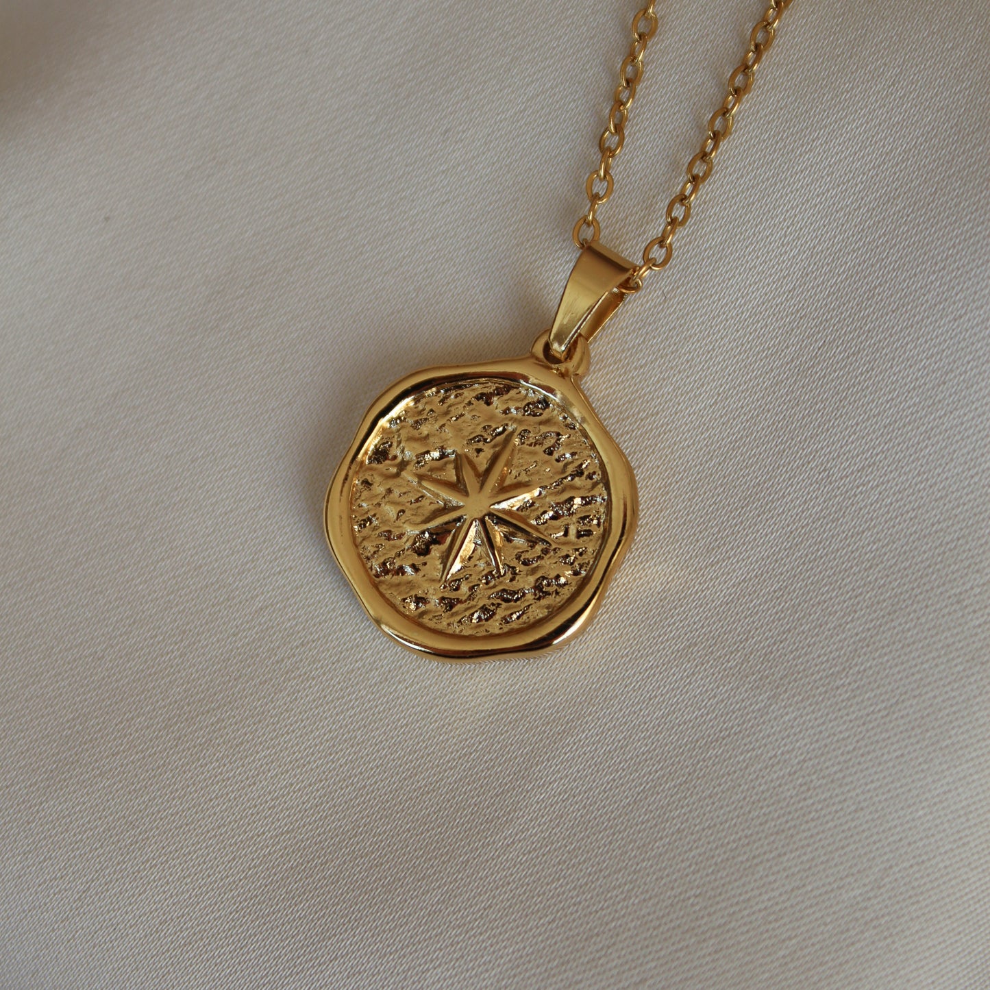 Collier amulette étoile