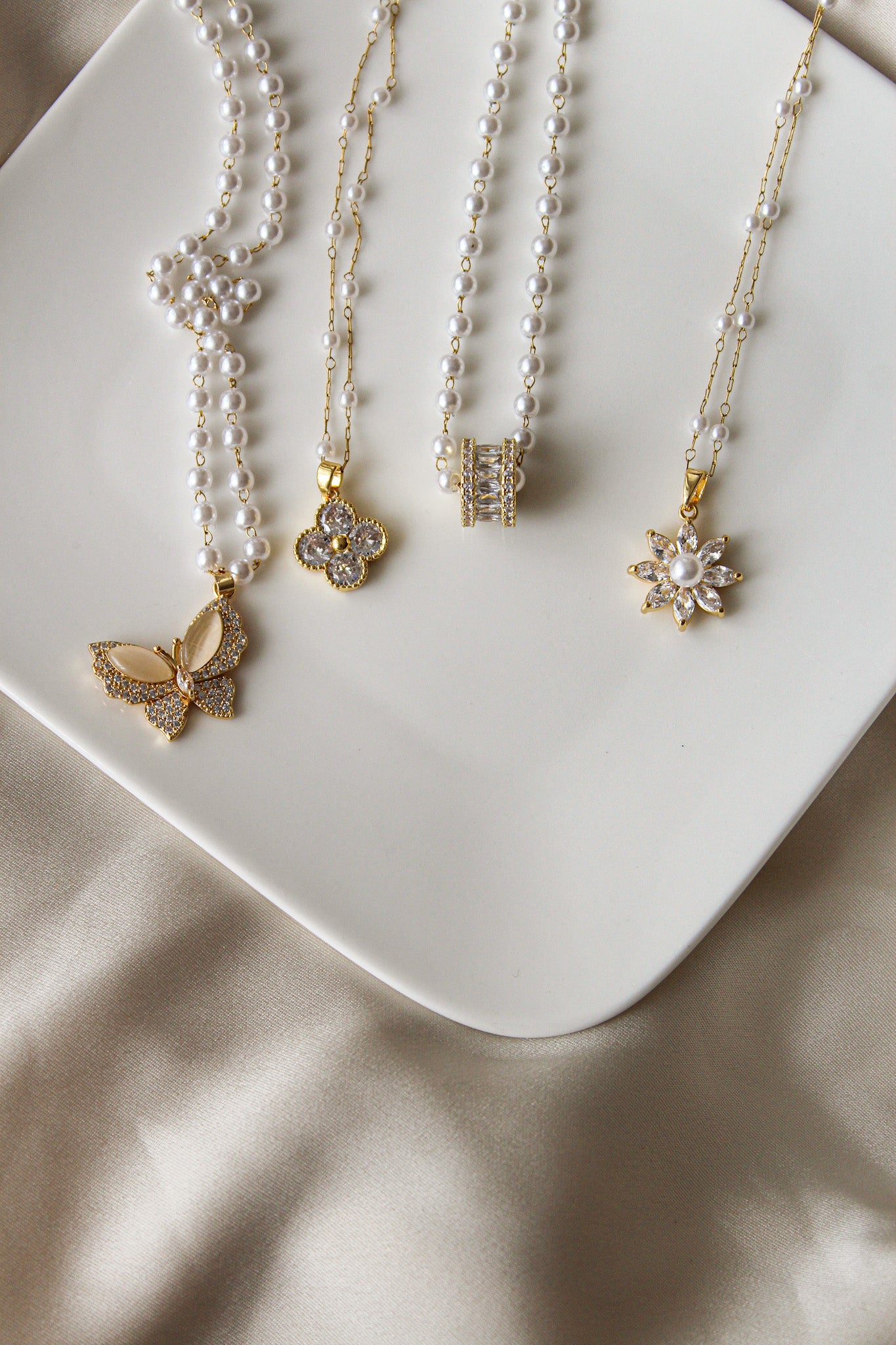 Pearl Butterfly Kette