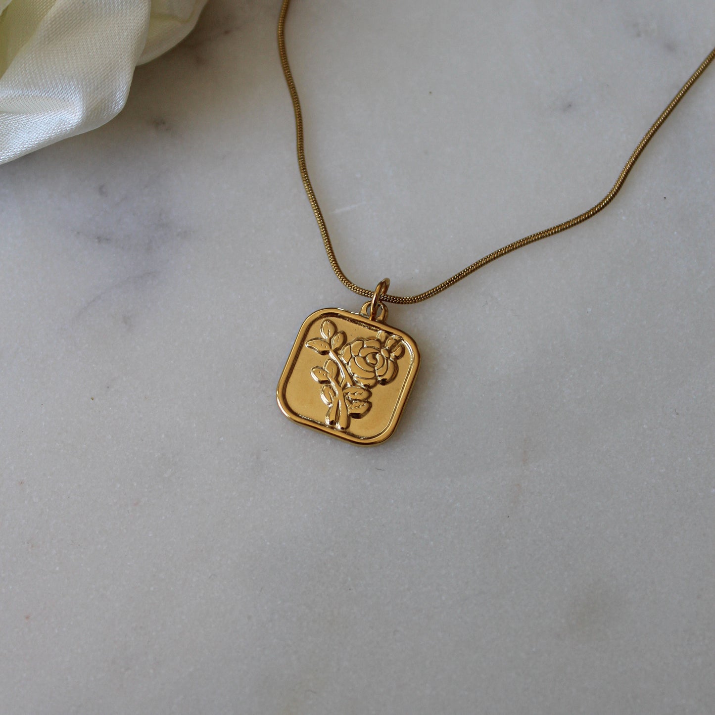Square Rose Amulett Kette