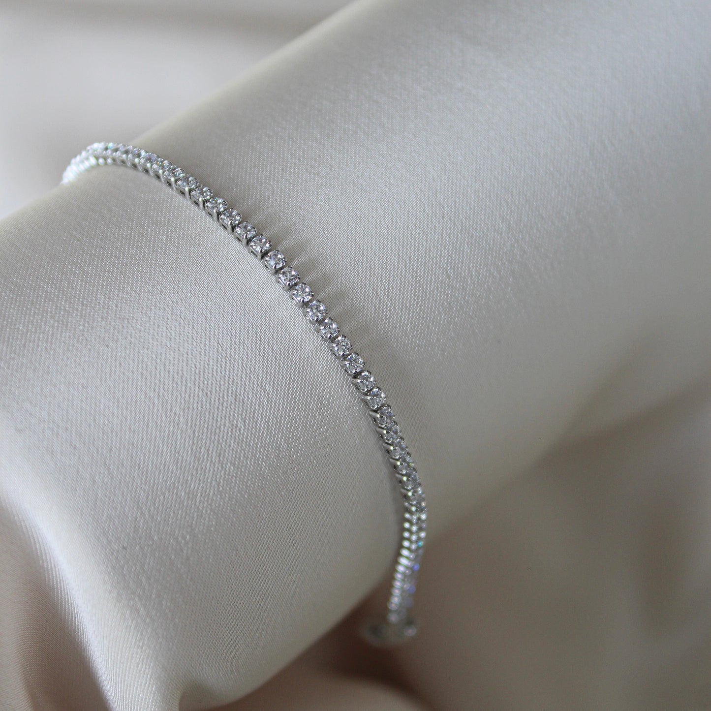 Fine Tennis Armband