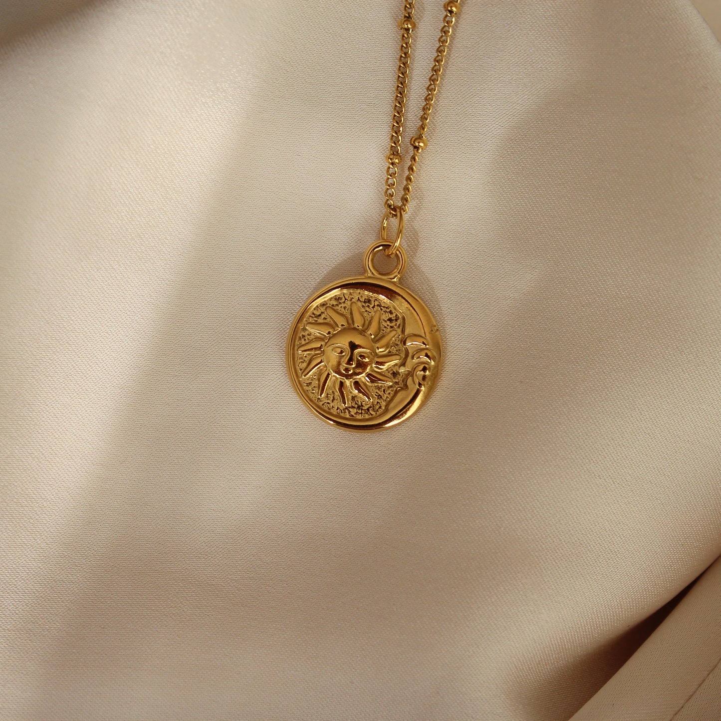 Collier Amulette du Soleil