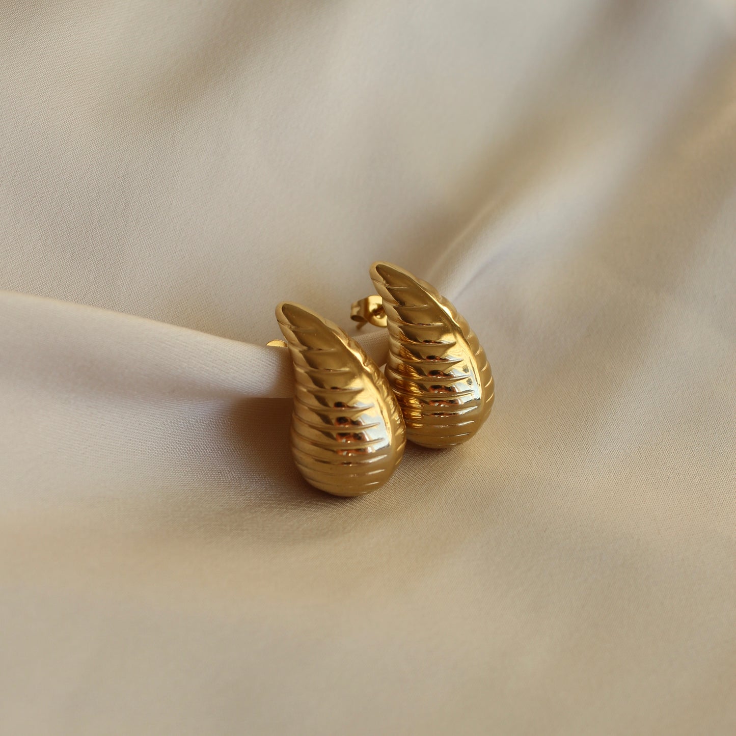 Small Drop Hoops Ribbed