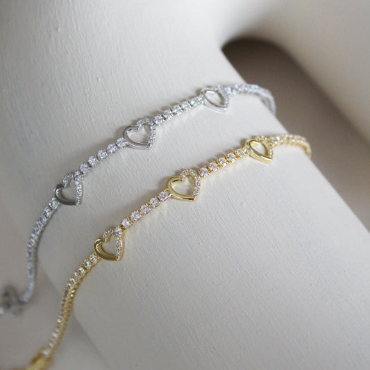 Fine Triple Heart Armband