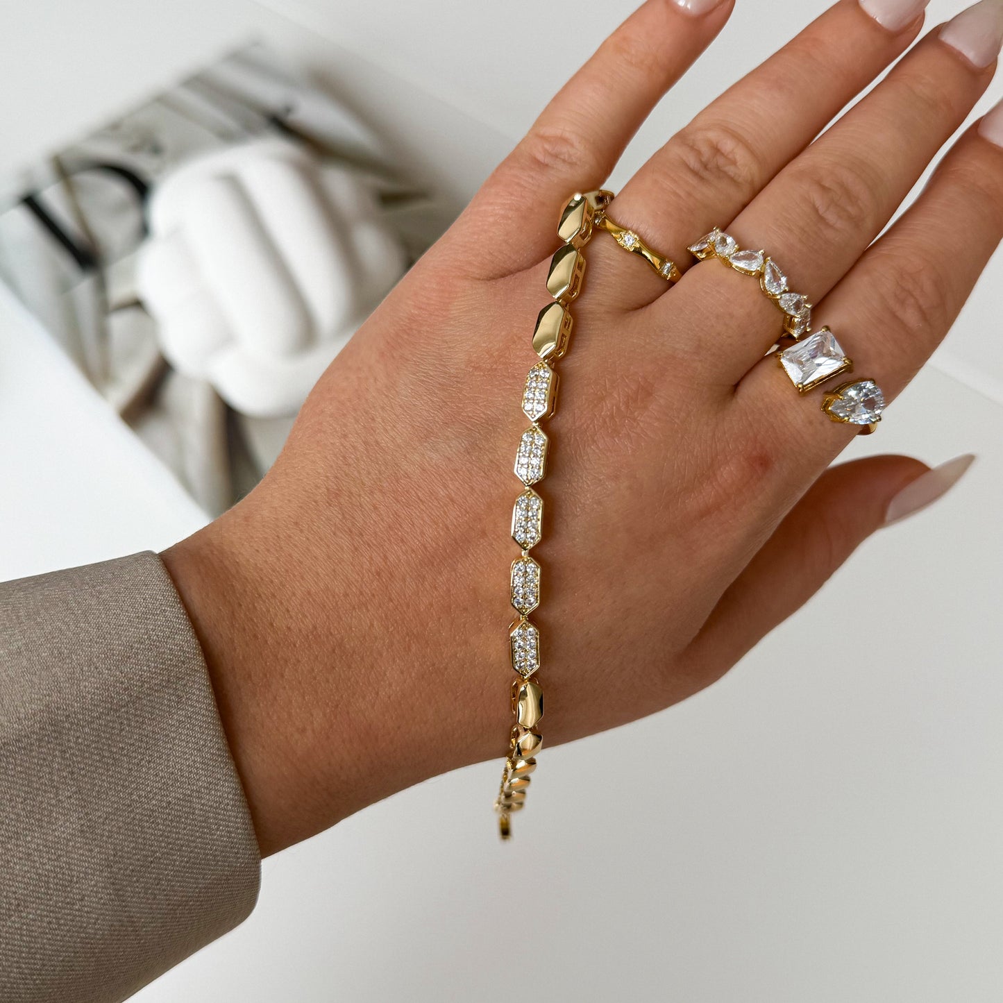 Shari VIP Armband