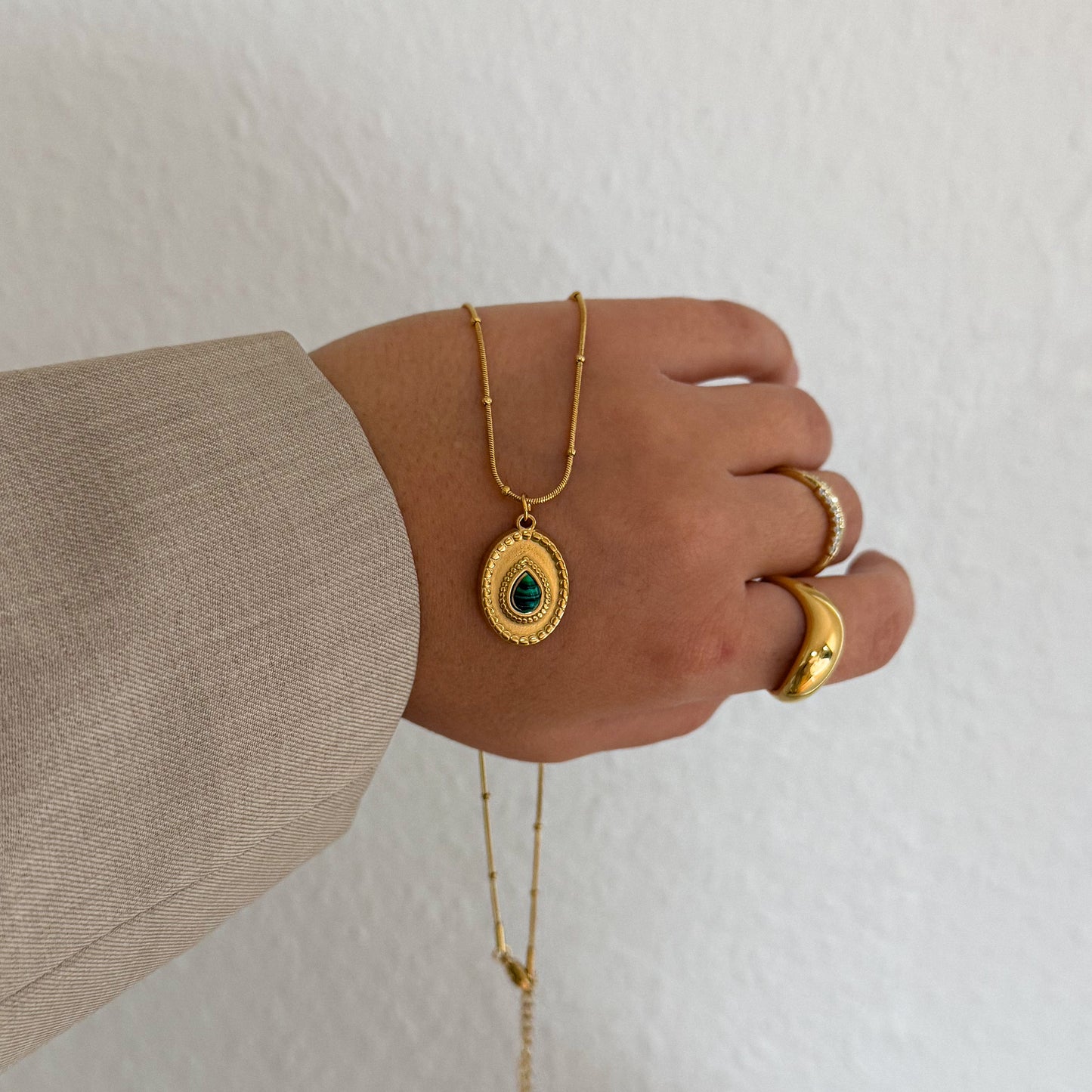 Green Stone Medaillon Kette