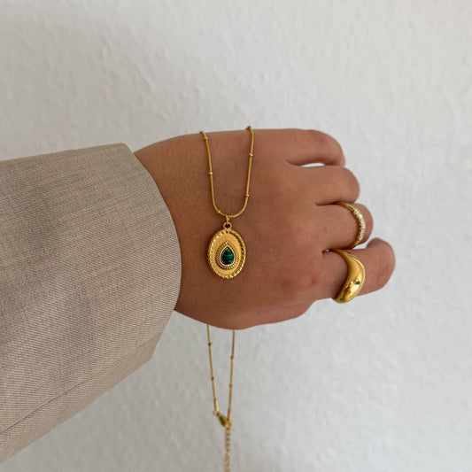 Green Stone Medaillon Kette