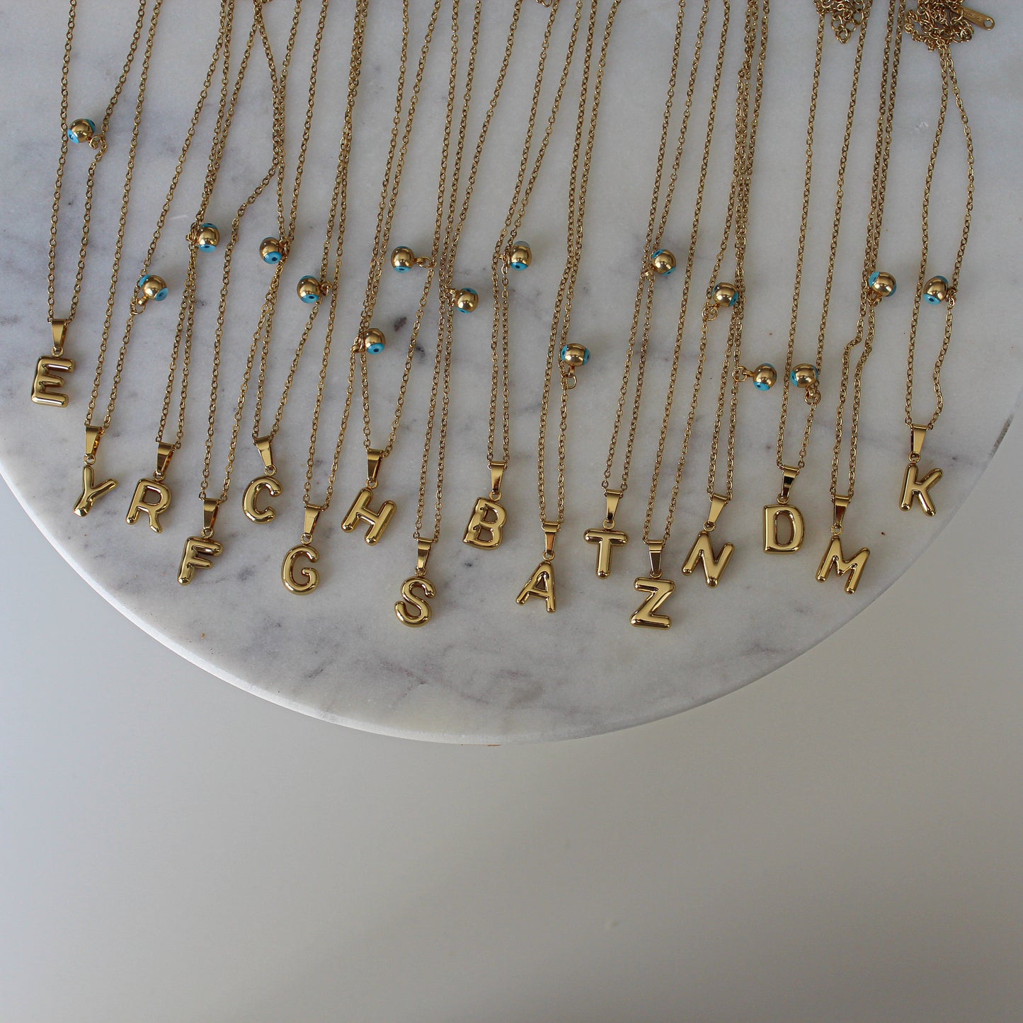 Collier lettre classique